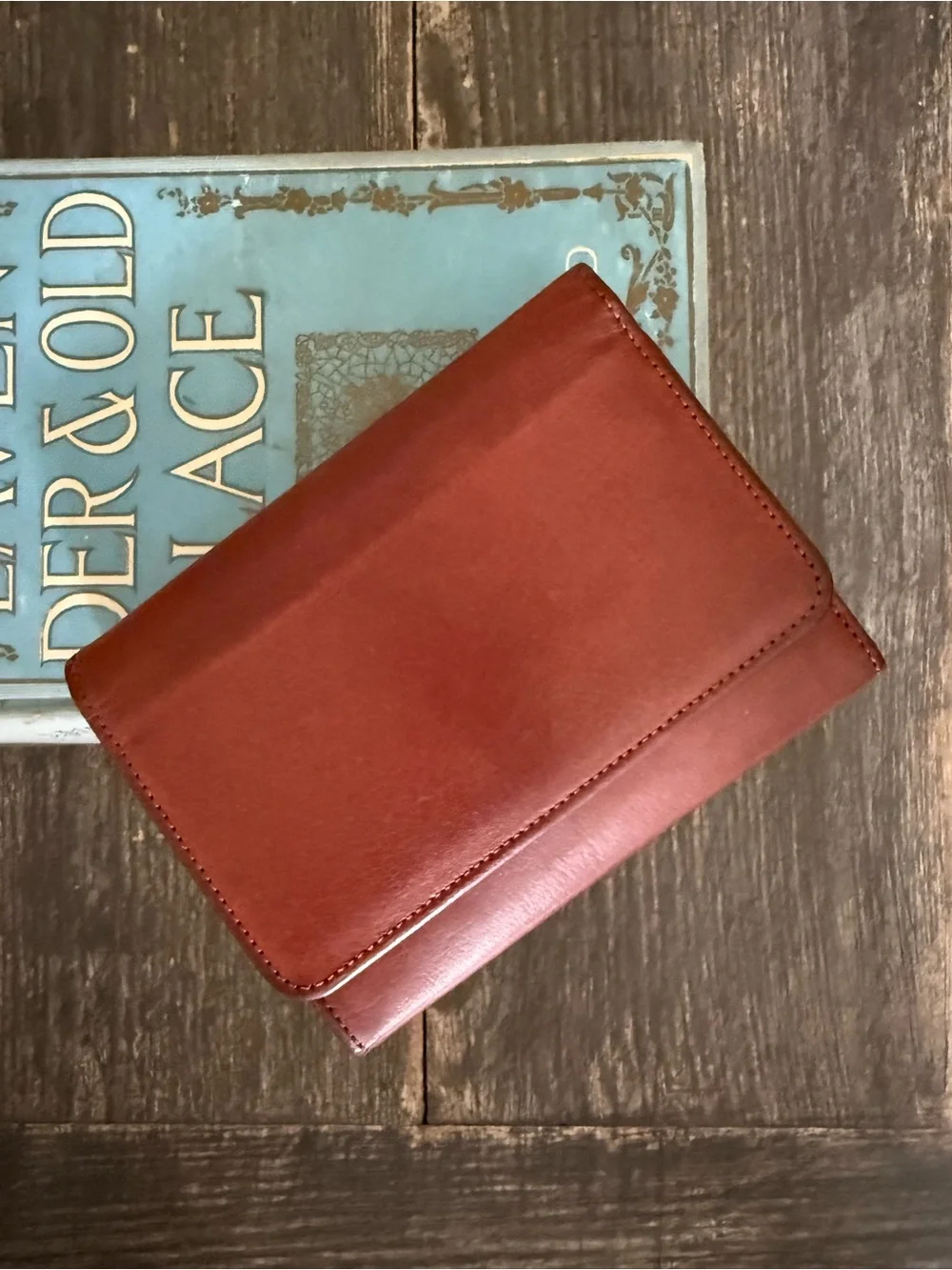 VINTAGE COACH WATER BUFFALO LEATHER COMPACT WALLET — 1980s British Tan